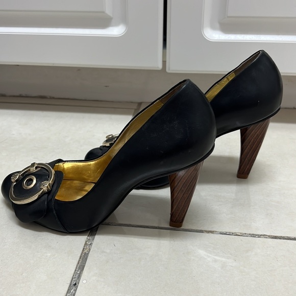 Elegant Black Leather Heels with Gold Accents | Size 8 - Picture 4 of 8